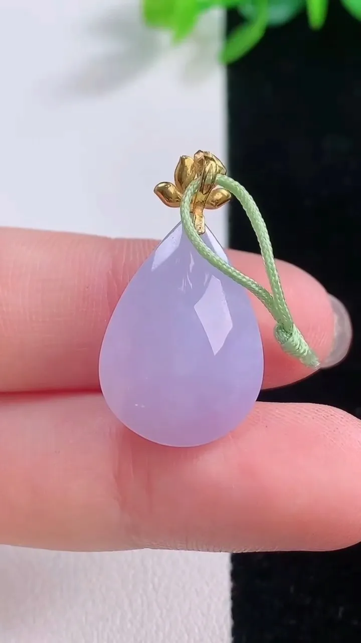 天然A货翡翠种紫罗兰水滴吊坠，尺寸19.8-14.6-9.5，重量:4.50g
12月1日