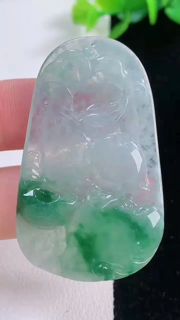 天然A货翡翠冰种飘花生肖兔吊坠，尺寸50-30-4.5，重量:14.28g
12月1日