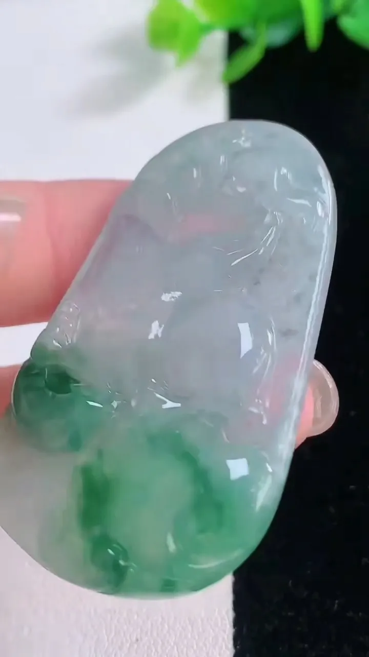 天然A货翡翠冰种飘花生肖兔吊坠，尺寸50-30-4.5，重量:14.28g
12月1日