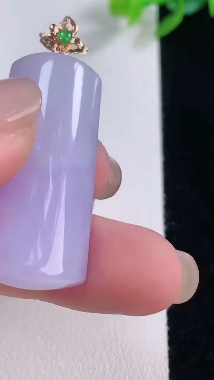 天然A货翡翠种紫罗兰无事牌吊坠，尺寸37.3-16.5-8.4，重量:11.66g
12月1日