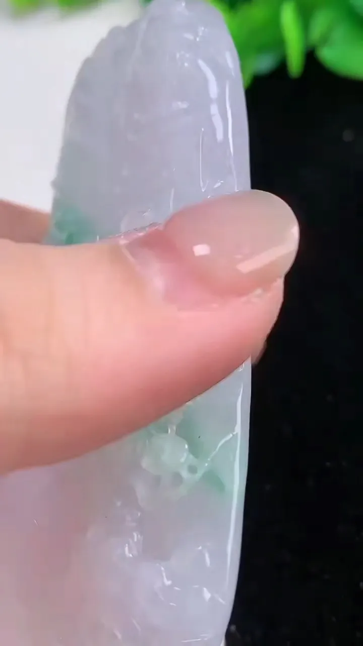 天然A货翡翠山水牌吊坠，尺寸767-42.5-10.4，重量:54.22g
12月1日