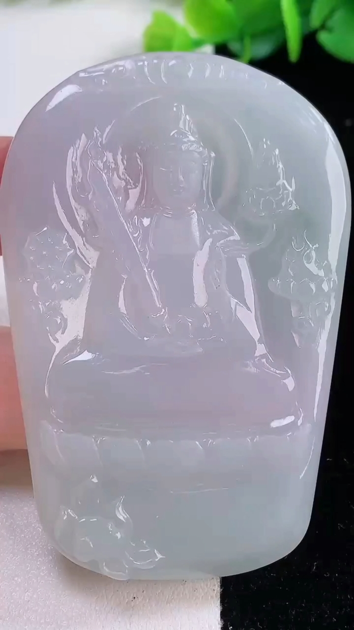 天然A货翡翠虚空藏菩萨吊坠，尺寸65.2-43.8-4.3，重量:30.00g
12月1日