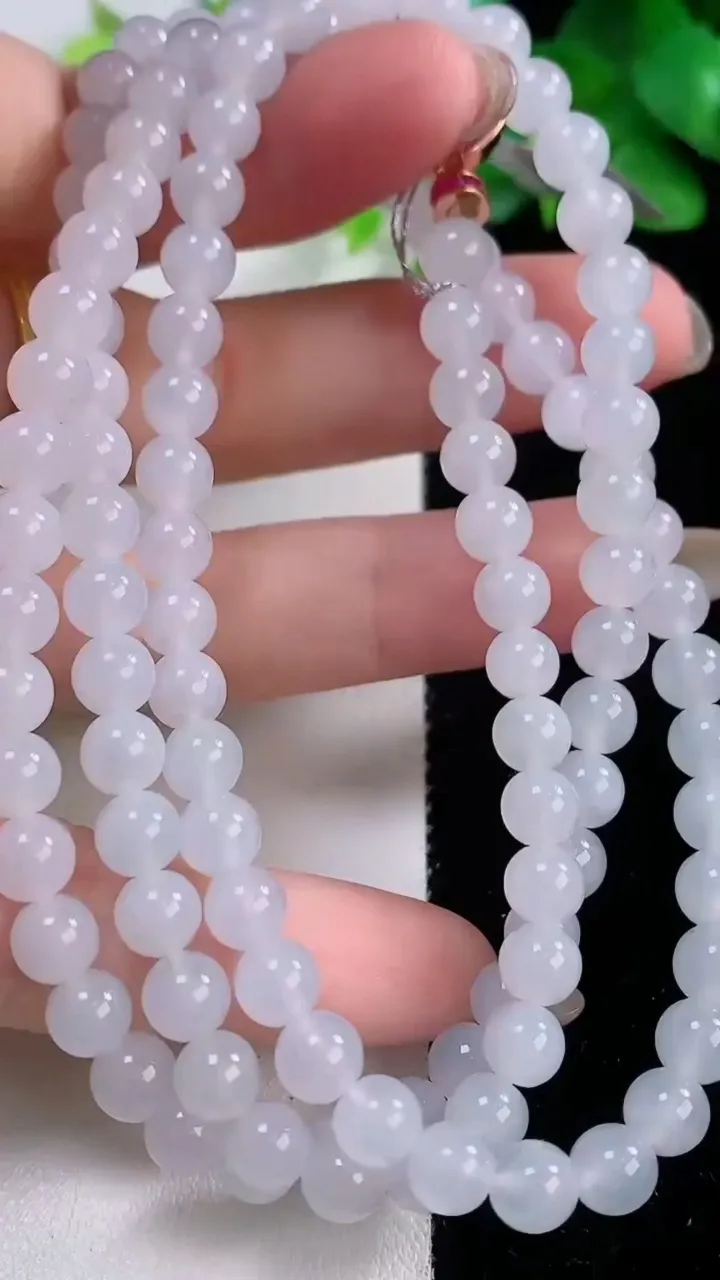 天然A货翡翠圆珠项链112颗，尺寸5.8，重量:41.56g
12月1日