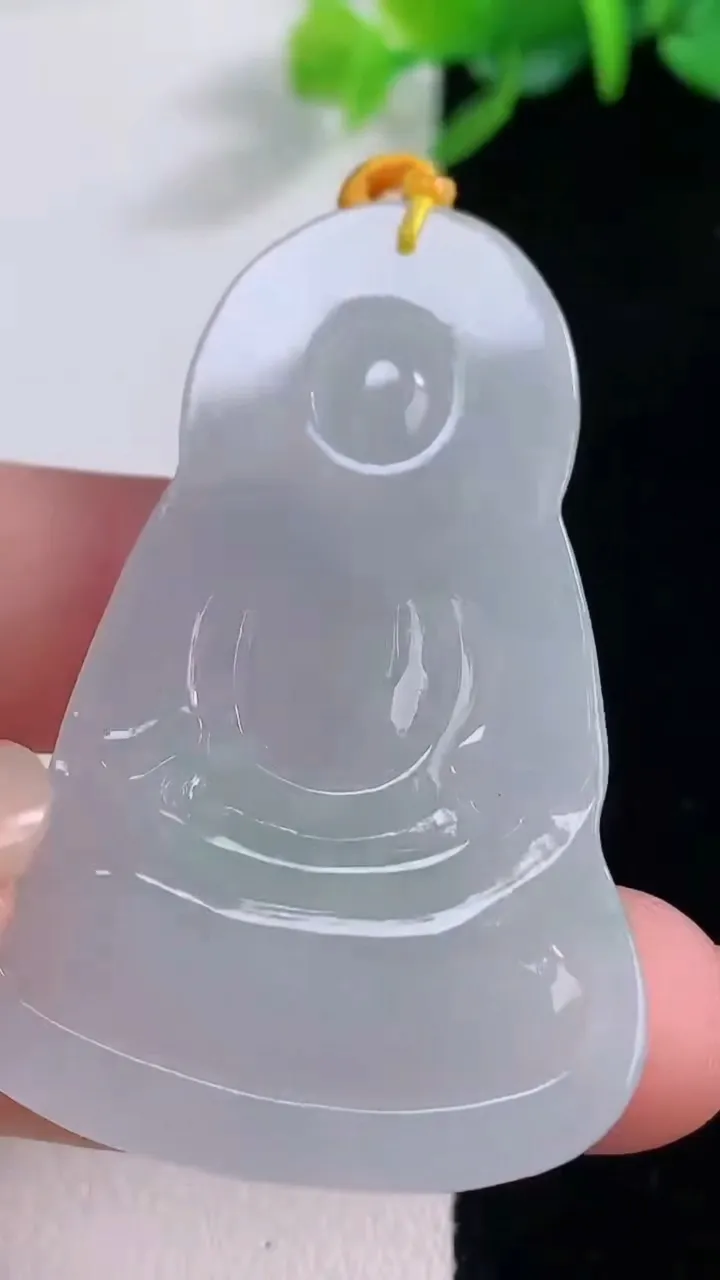 天然A货翡翠大日如来吊坠，尺寸51-33.6-5，重量:16.24g
12月1日