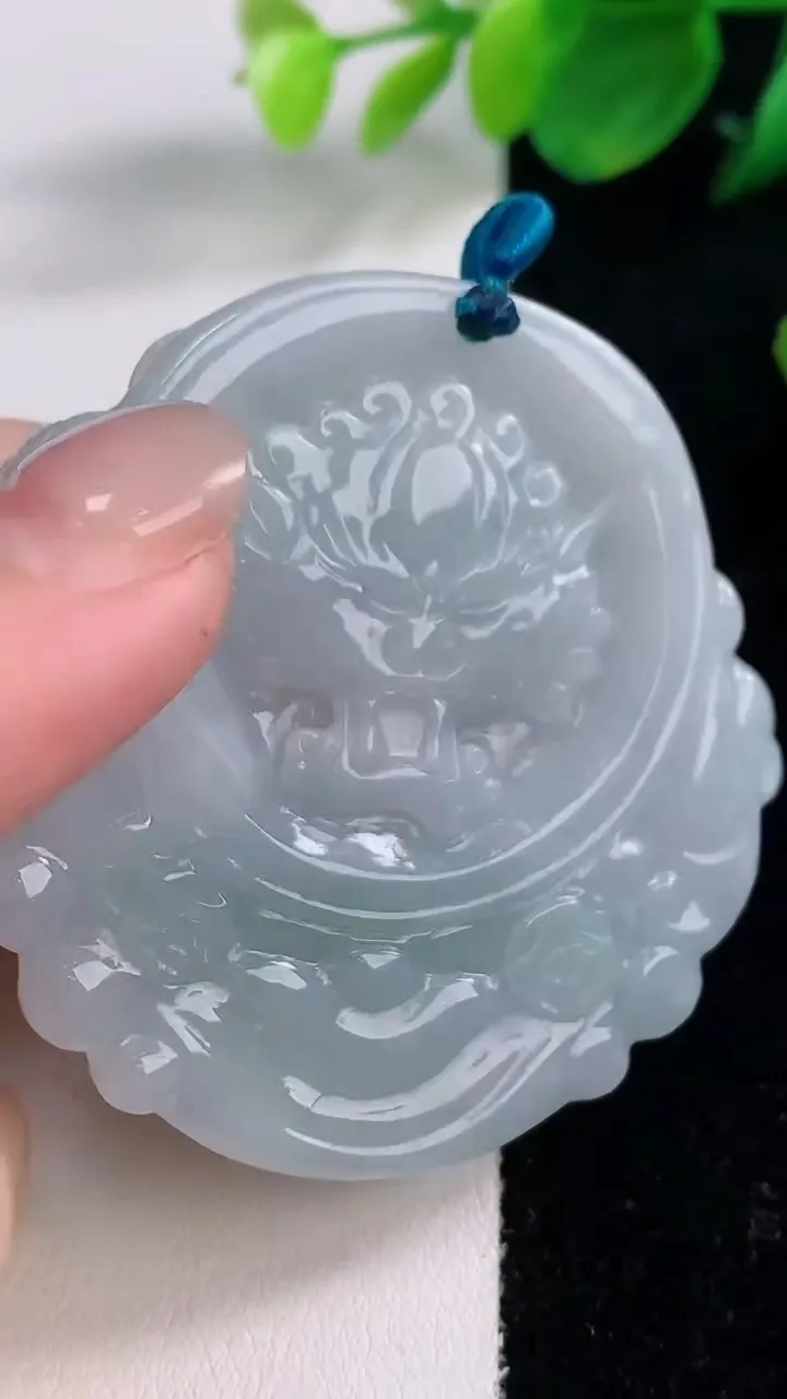 天然A货翡翠财神爷吊坠，尺寸52.8-52-10.8，重量:56.90g
12月1日