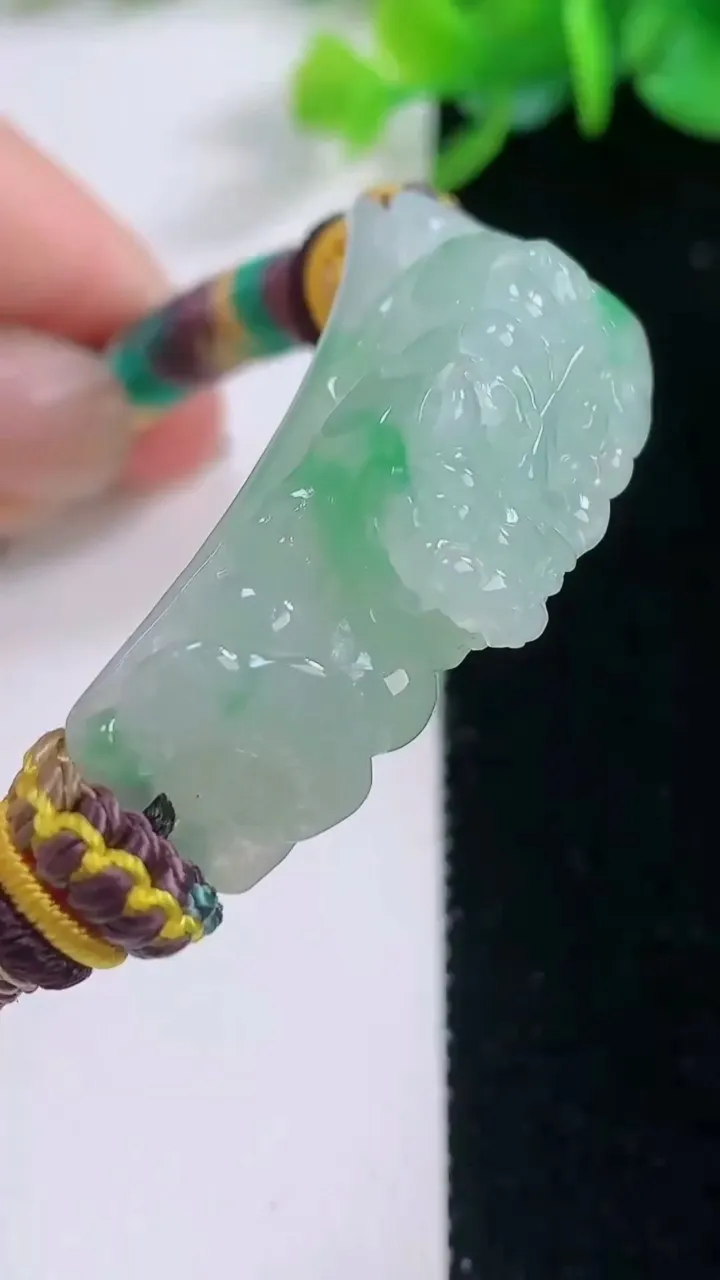 天然A货翡翠貔貅手牌 手绳，尺寸41.4-12.4-12.5，重量:25.66g
12月1日