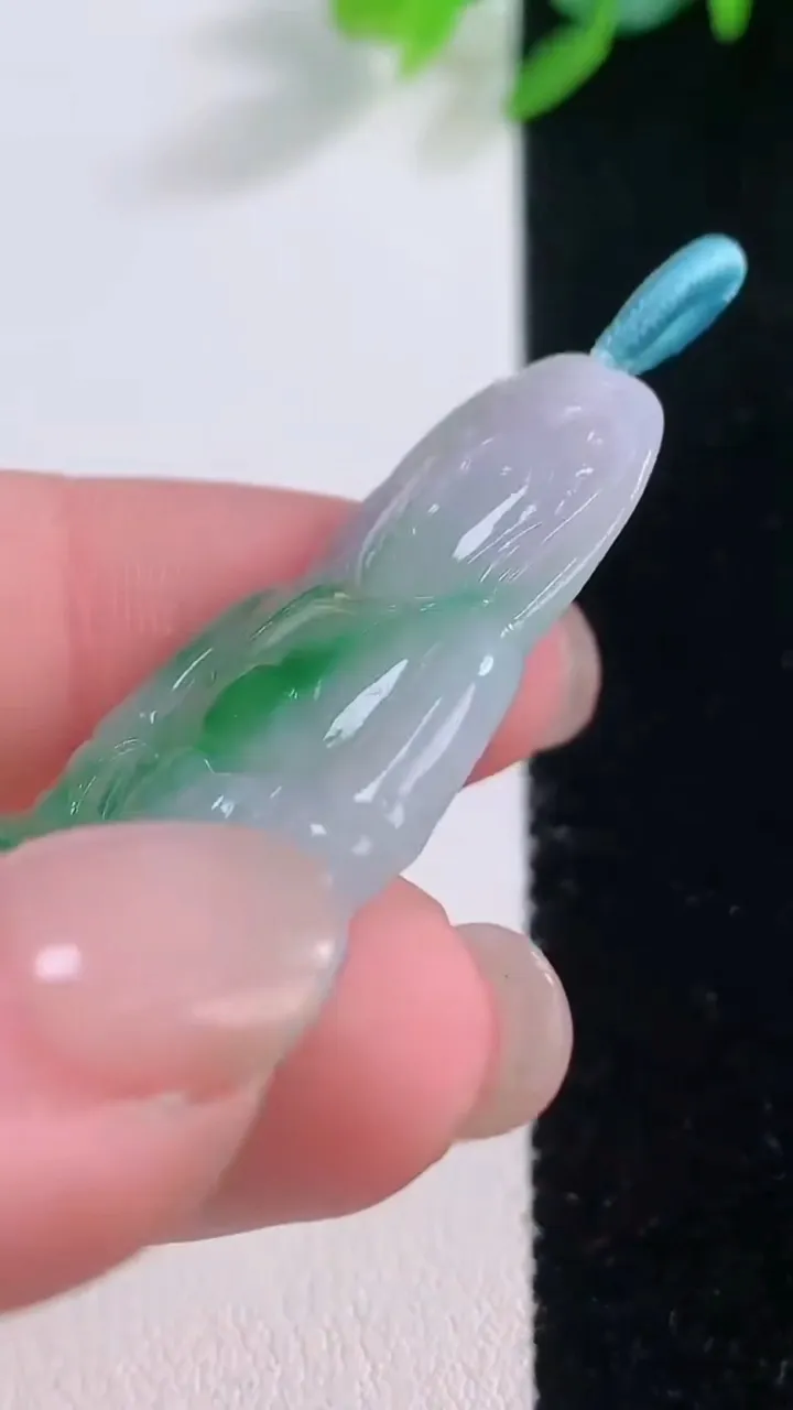 天然A货翡翠观音菩萨吊坠，尺寸44-24-4.5，重量:9.18g
12月1日