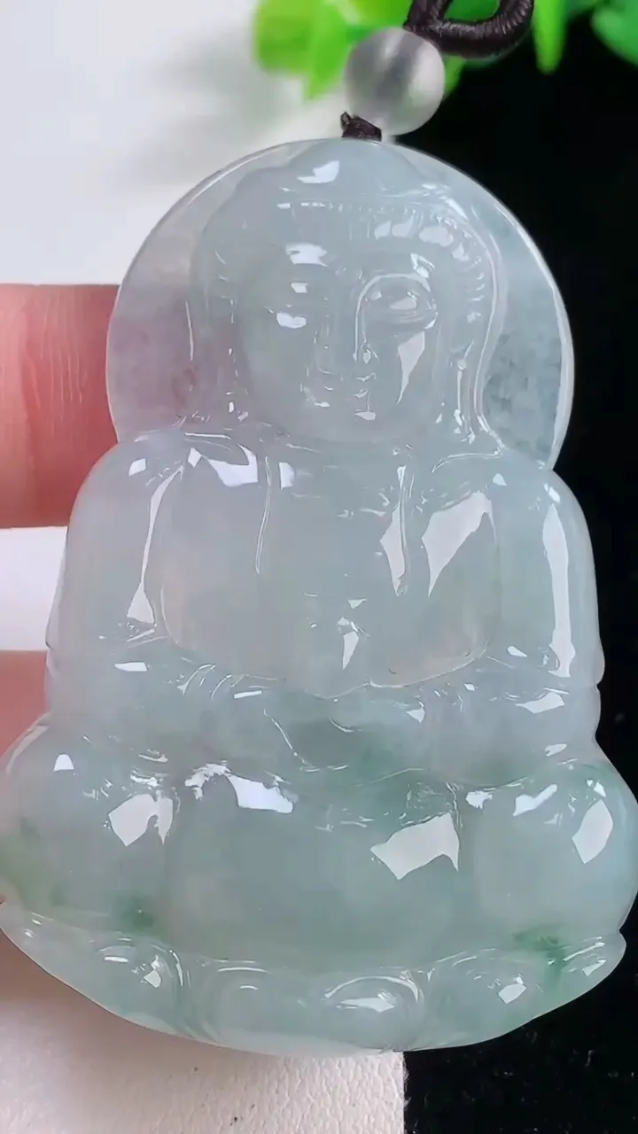 天然A货翡翠冰种飘花观音菩萨吊坠，尺寸55.4-38-5.4，重量:20.88g
12月1日