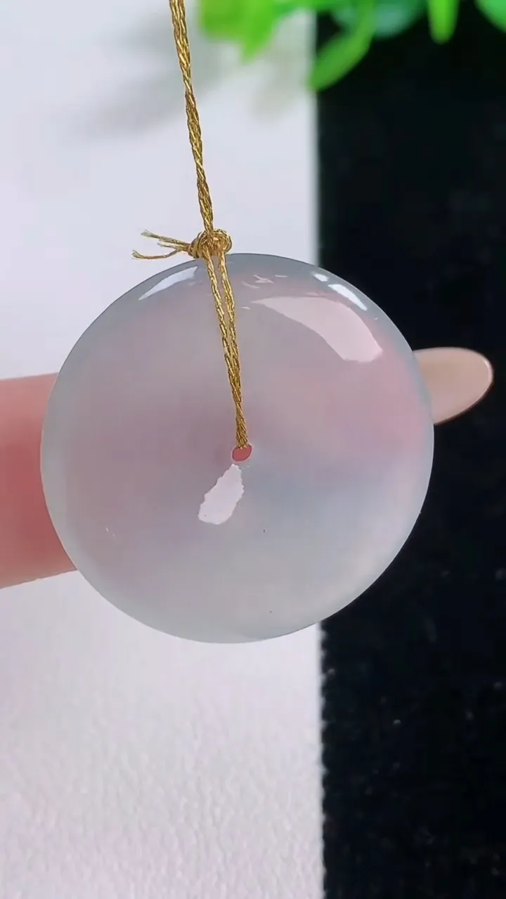 天然A货翡翠平安扣吊坠，尺寸25.4-4.6，重量:6.33g
12月1日