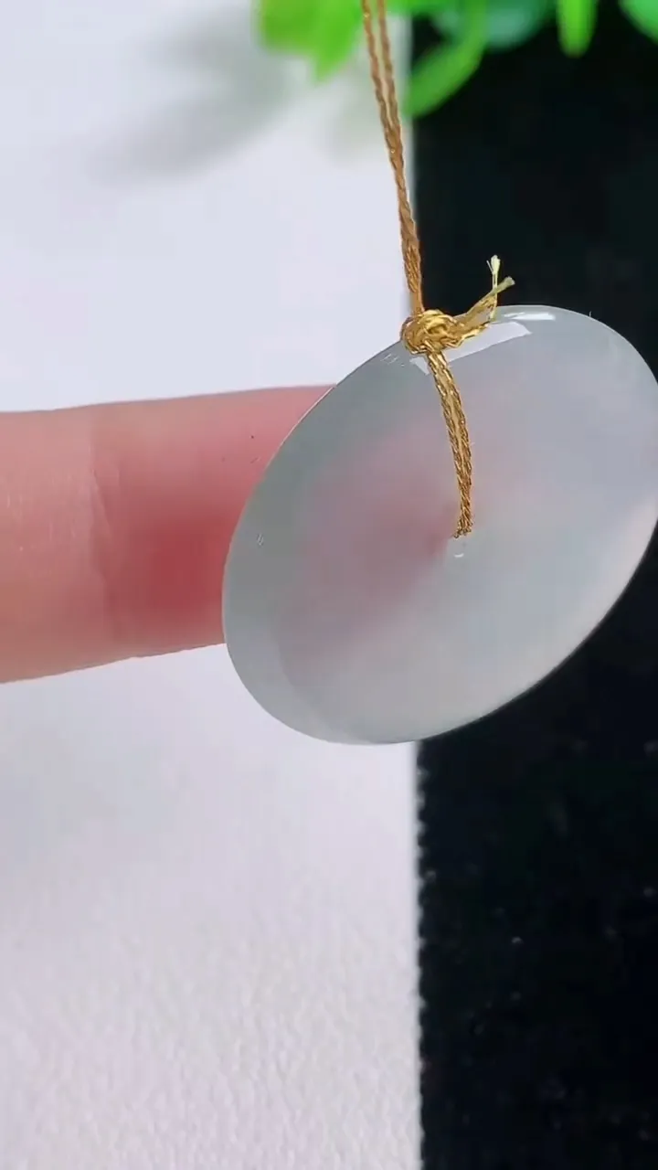 天然A货翡翠平安扣吊坠，尺寸25.4-4.6，重量:6.33g
12月1日