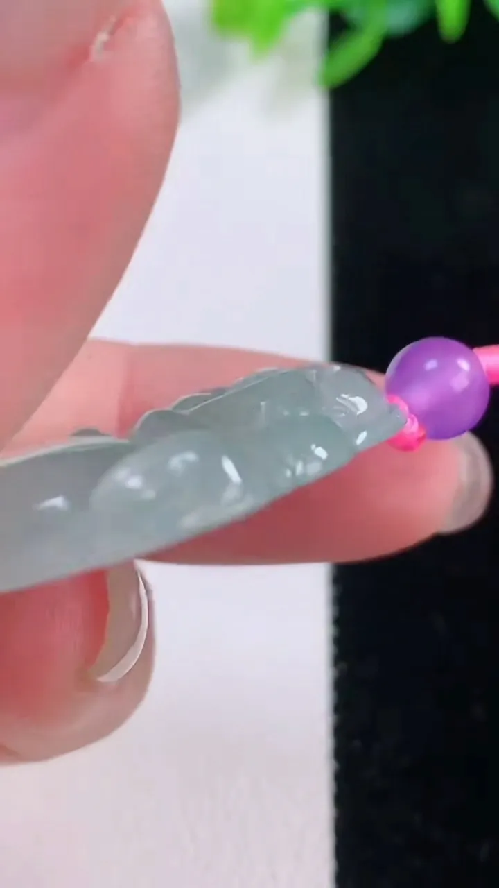 天然A货翡翠佛公吊坠，尺寸32.5-34.7-5.6，重量:10.44g
12月1日