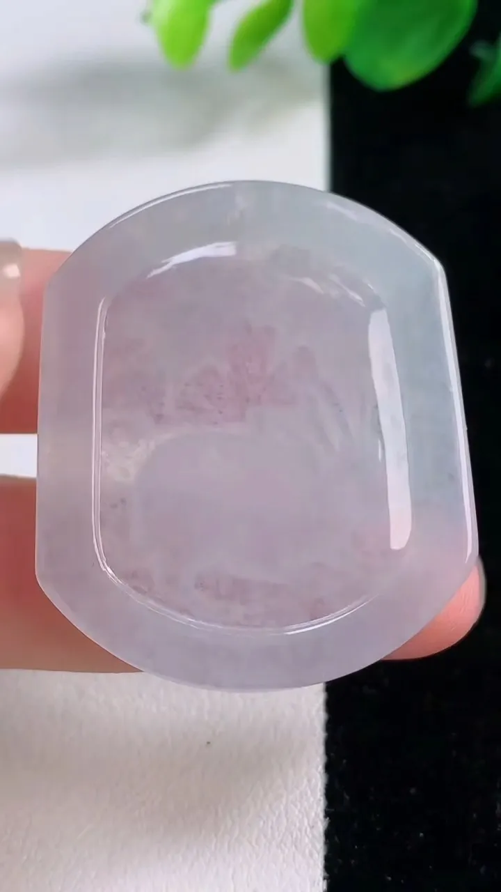 天然A货翡翠生肖兔吊坠，尺寸40-35-4.7，重量:13.24g
12月1日