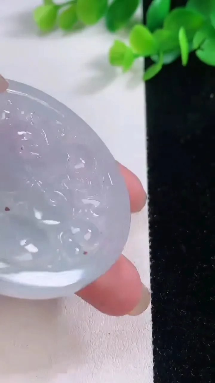 天然A货翡翠冰种紫罗兰麒麟牌吊坠，尺寸55-5.4，重量:35.28g
12月1日