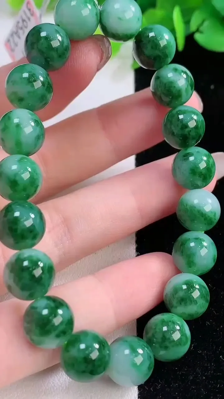 天然A货翡翠花圆珠手串19颗，尺寸9.8，重量:32.19g12月1日
工厂直销收藏佳品,种好水足，