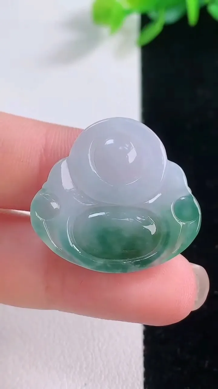 天然A货翡翠冰种飘花佛公吊坠，尺寸24.3-26.5-5.4，重量:5.28g
12月1日