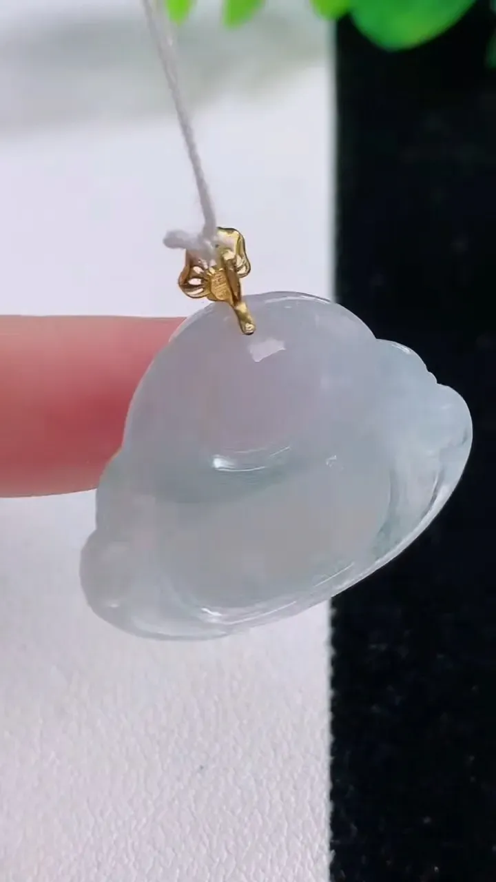 天然A货翡翠佛公吊坠，尺寸25-29.6-5，重量:6.33g
12月1日