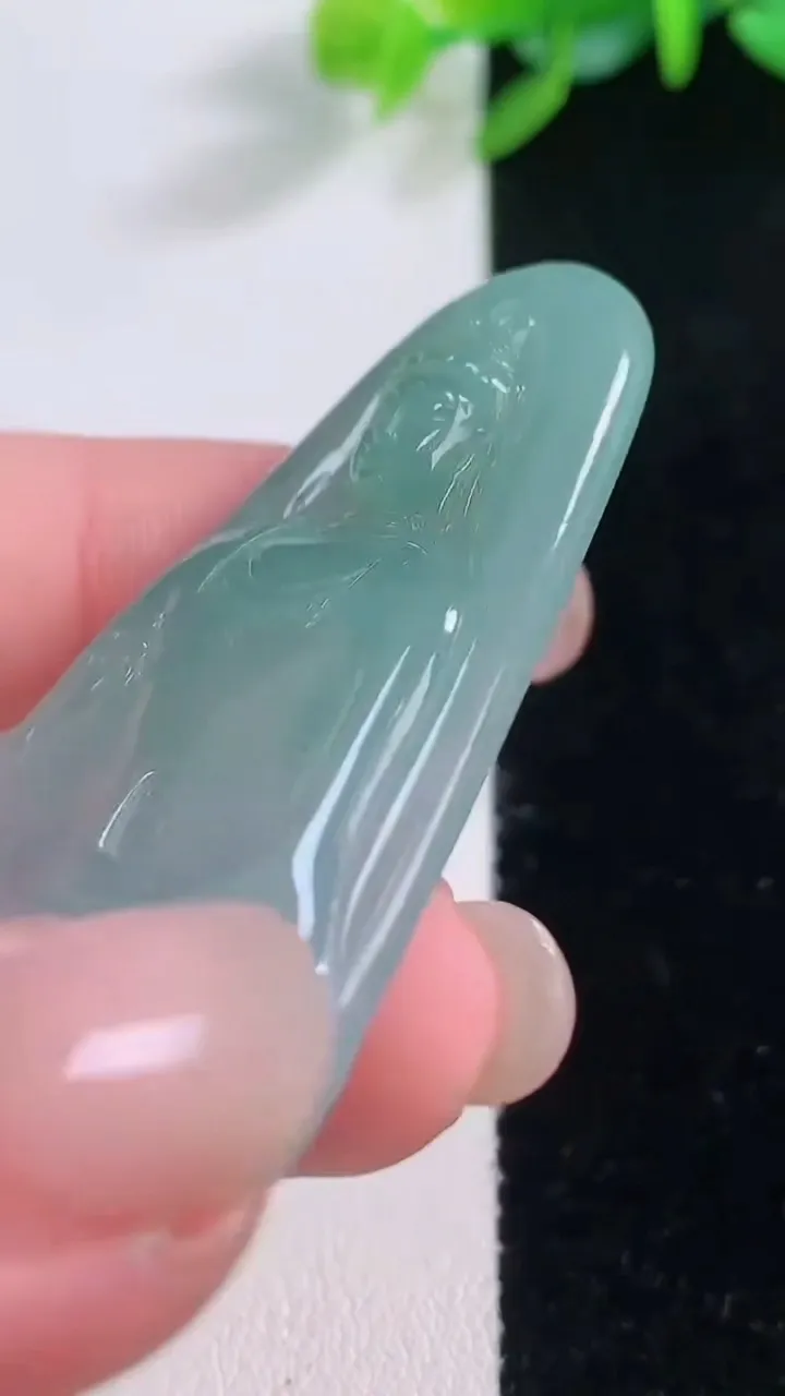 天然A货翡翠观音菩萨吊坠，尺寸50.2-30.5-5.3，重量:16.15g
12月1日