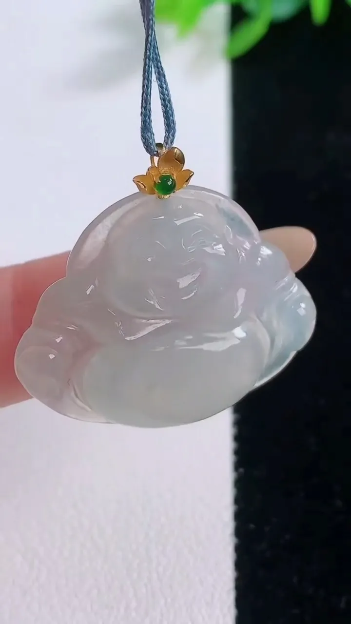 天然A货翡翠种白冰佛公吊坠，尺寸24.5-29.5-5.4，重量:5.77g
12月1日