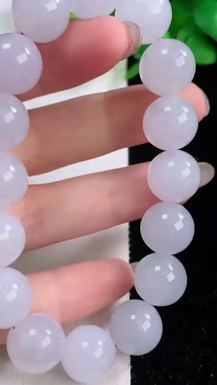 天然A货翡翠种白冰圆珠手串16颗，尺寸12.4，重量:53.47g12月1日
工厂直销收藏佳品,种好水足，色泽均匀，有种有色，上手高大气！