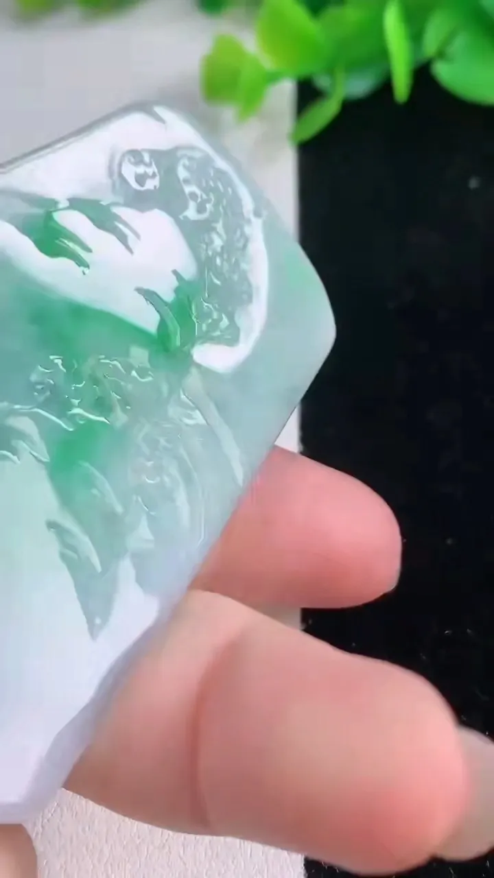 天然A货翡翠山水牌吊坠，尺寸64.8-42.3-8，重量:46.22g
12月1日