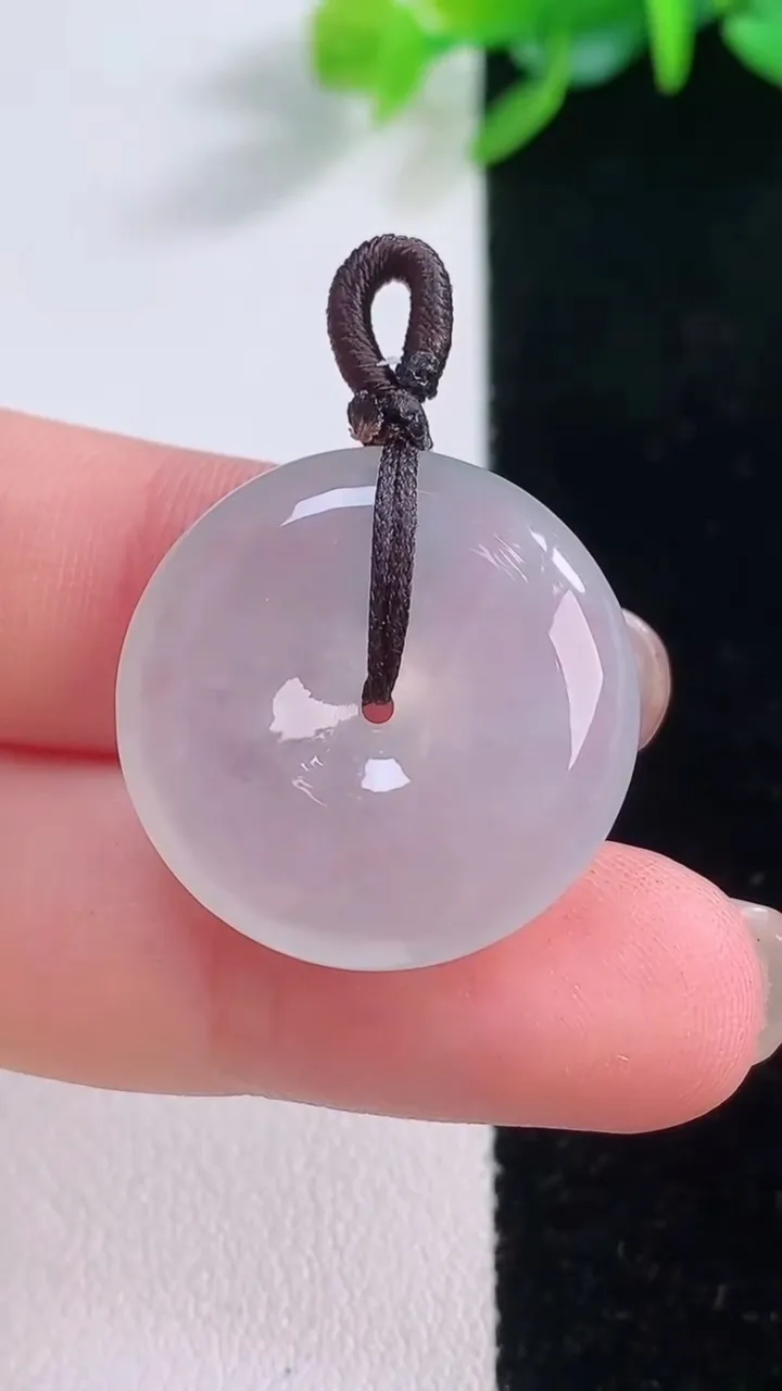 天然A货翡翠平安扣吊坠，尺寸23-5.6，重量:6.16g
12月1日