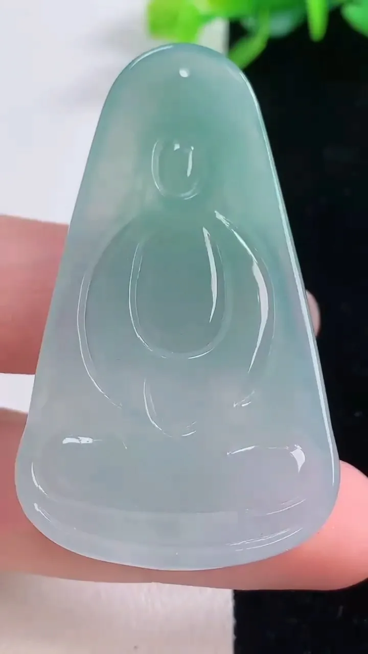 天然A货翡翠观音菩萨吊坠，尺寸50.2-30.5-5.3，重量:16.15g
12月1日