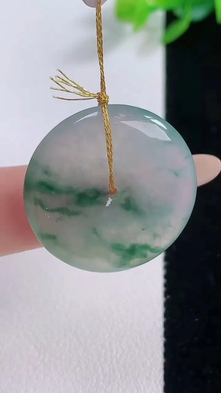 天然A货翡翠冰种飘花平安扣吊坠，尺寸26.2-4.8，重量:7.28g
12月1日