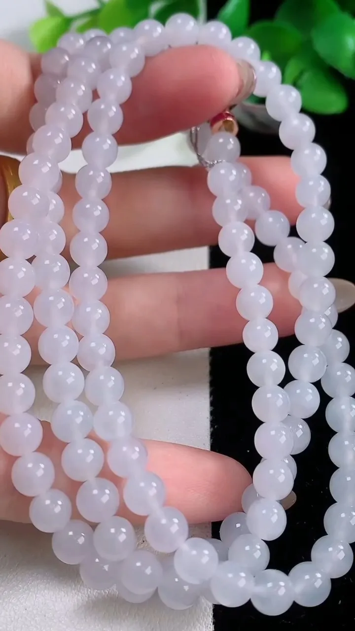 天然A货翡翠圆珠项链112颗，尺寸5.8，重量:41.56g
12月1日