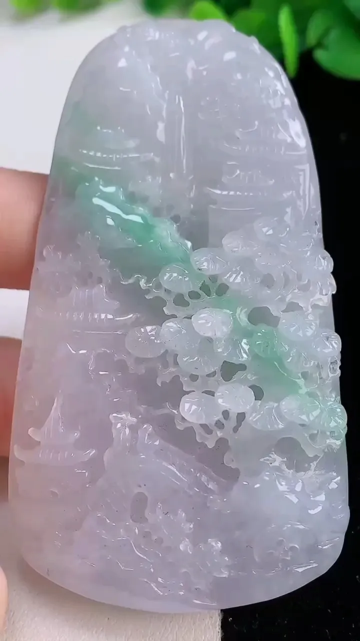 天然A货翡翠山水牌吊坠，尺寸767-42.5-10.4，重量:54.22g
12月1日