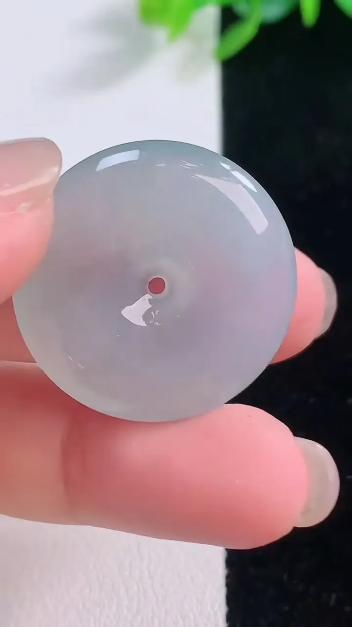 天然A货翡翠平安扣吊坠，尺寸26.4-4.7，重量:7.14g
12月1日