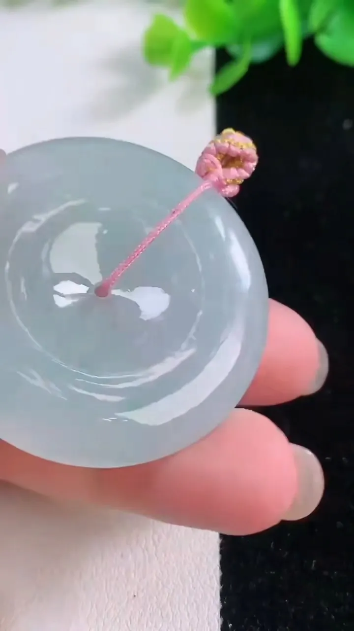 天然A货翡翠平安扣吊坠，尺寸39.8-7，重量:23.65g
12月1日