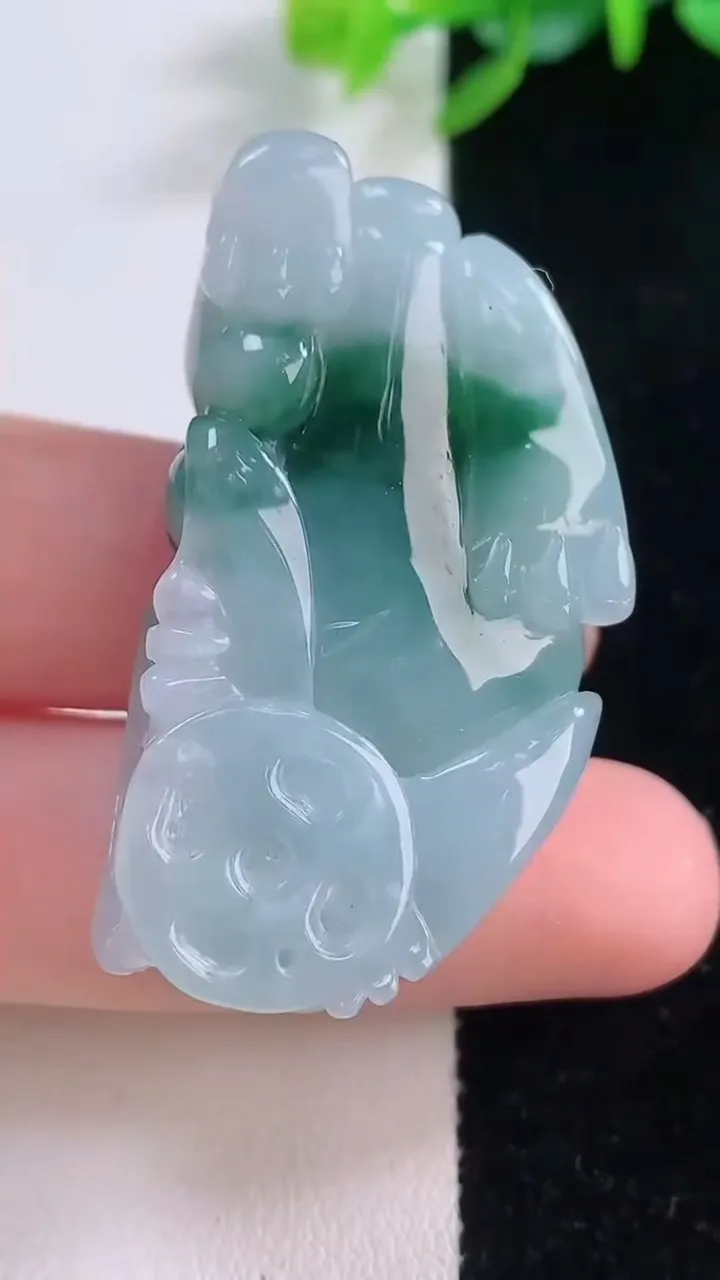 天然A货翡翠冰种飘花霸王貔貅吊坠，尺寸44-22.5-12.2，重量:27.54g
12月1日