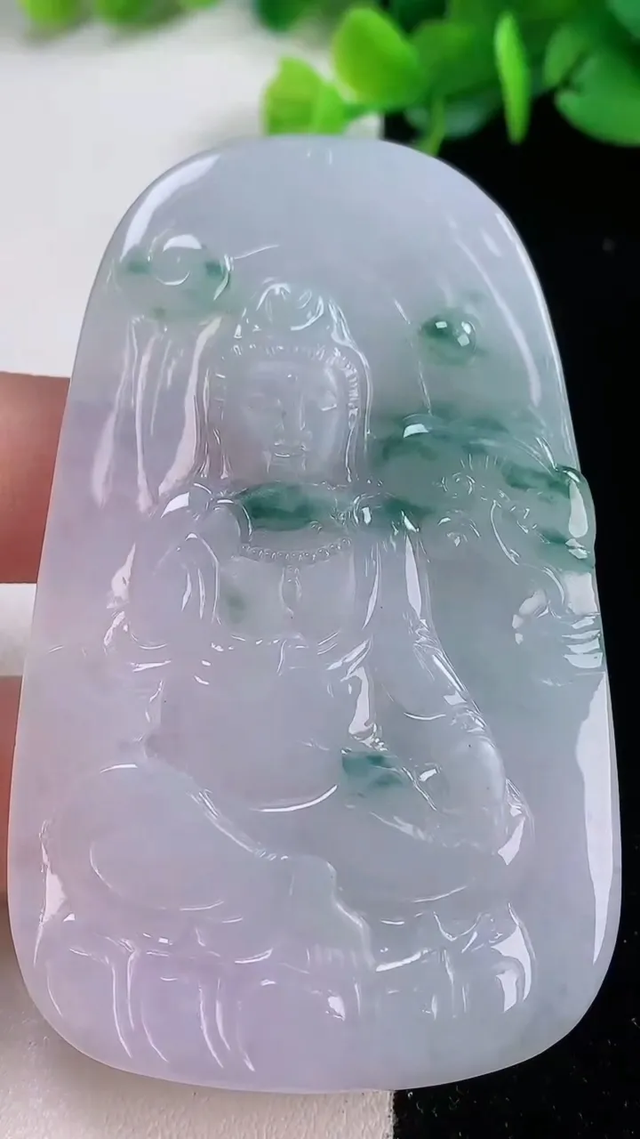 天然A货翡翠冰种飘花观音菩萨吊坠，尺寸69.5-42-4.7，重量:31.65g
12月1日