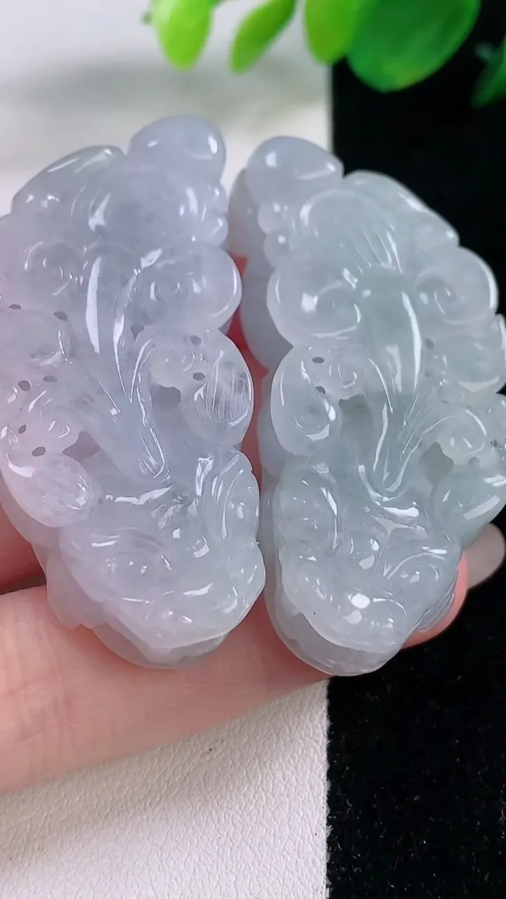 天然A货翡翠紫罗兰貔貅吊坠一对，尺寸49.5-23-11.4，重量:54.63g
12月1日