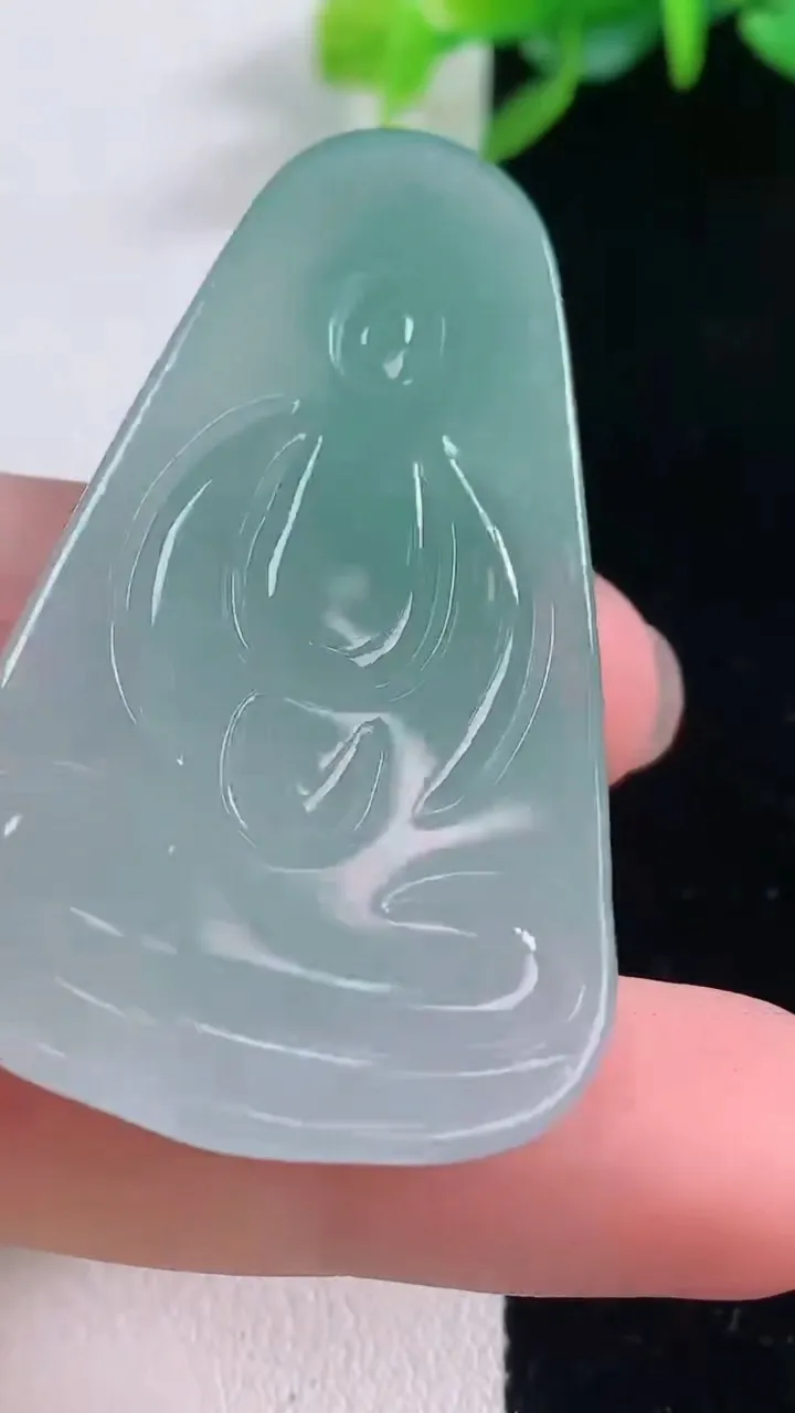 天然A货翡翠观音菩萨吊坠，尺寸50.2-30.5-5.3，重量:16.15g
12月1日