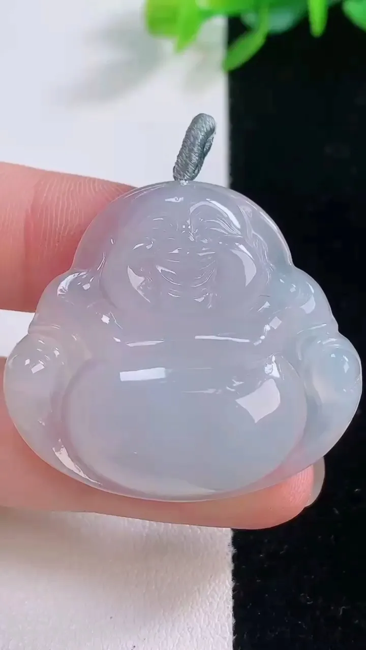 天然A货翡翠佛公吊坠，尺寸32.8-36.7-6.4，重量:11.35g
12月1日