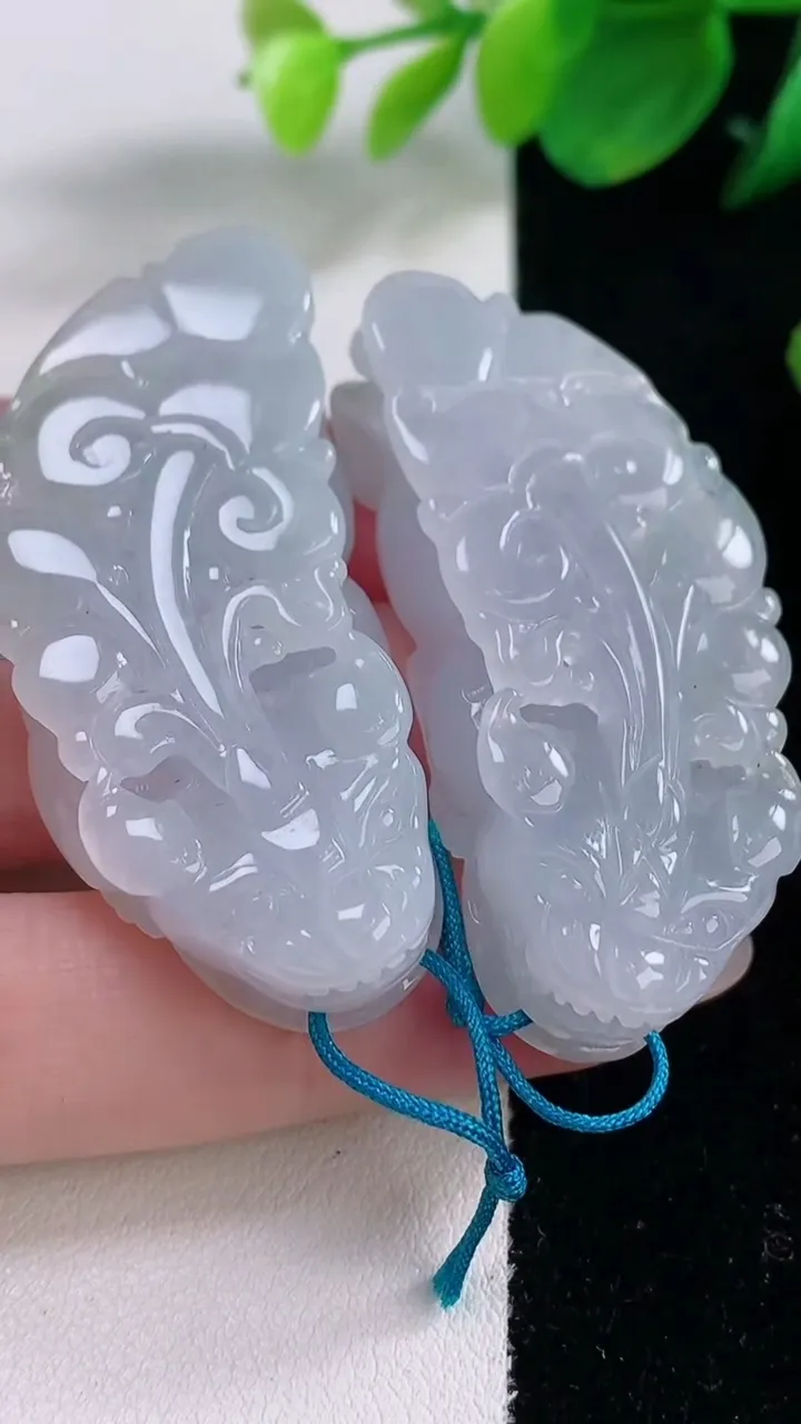 天然A货翡翠紫罗兰貔貅吊坠一对，尺寸49-22-11，重量:58.48g
12月1日