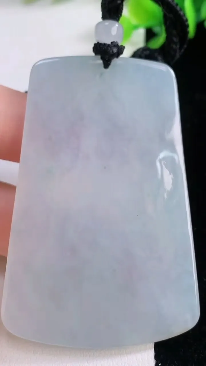 天然A货翡翠大势至观音菩萨吊坠，尺寸63.8-42.5-5，重量:36.95g
12月1日