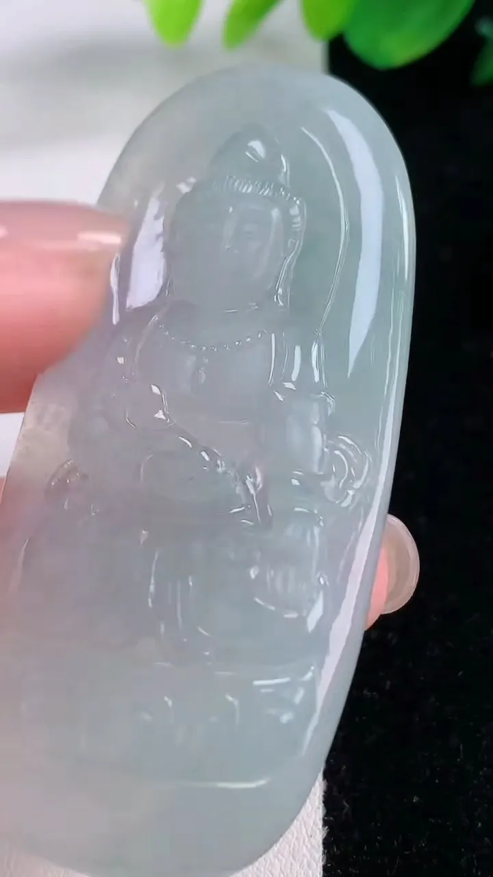 天然A货翡翠大势至菩萨吊坠，尺寸67.7-31.7-5.6，重量:26.21g
12月1日