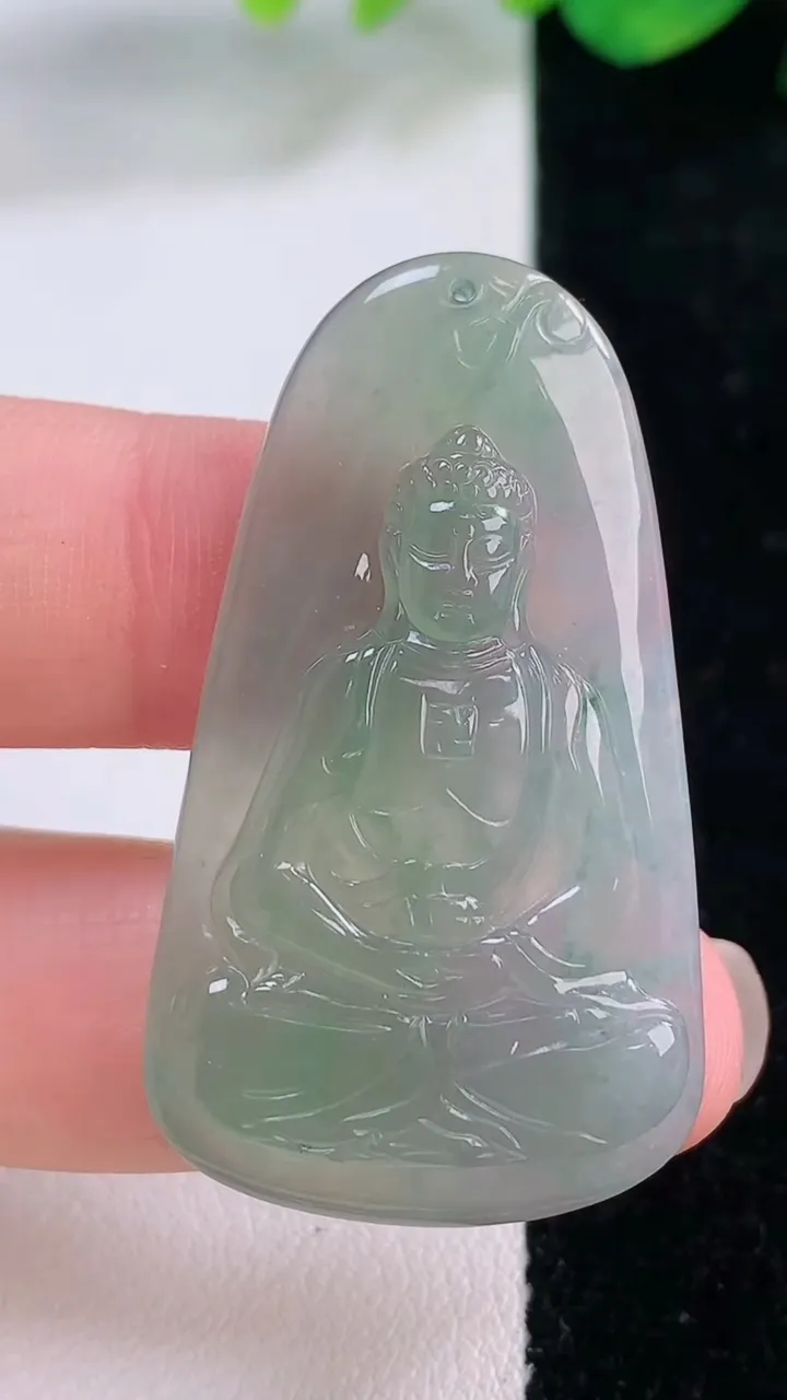 天然A货翡翠大日如来吊坠，尺寸42.6-24.5-4.8，重量:10.28g
12月1日