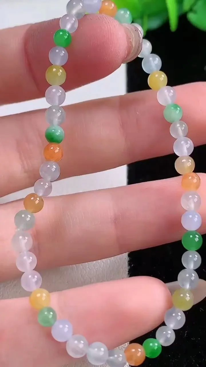 天然A货翡翠种三彩小米圆珠手串45颗，尺寸3.8，重量:4.50g12月1日
工厂直销收藏佳品,种好