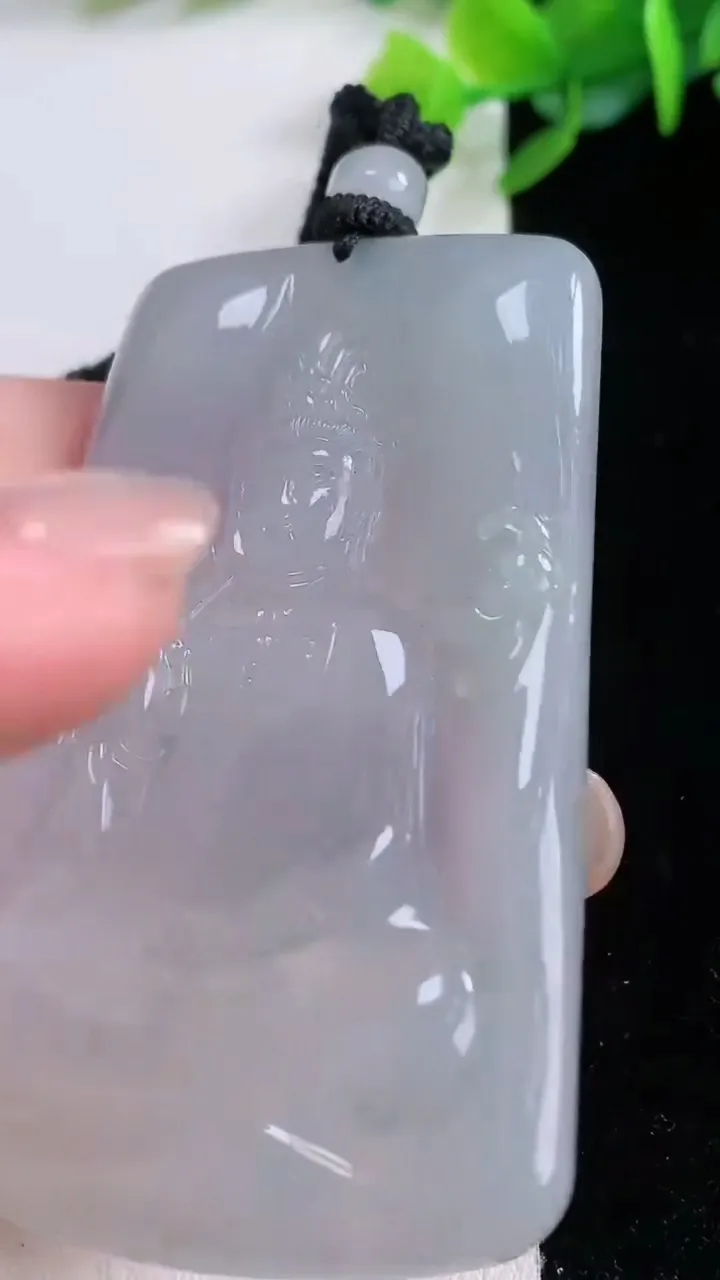 天然A货翡翠大势至观音菩萨吊坠，尺寸63.8-42.5-5，重量:36.95g
12月1日