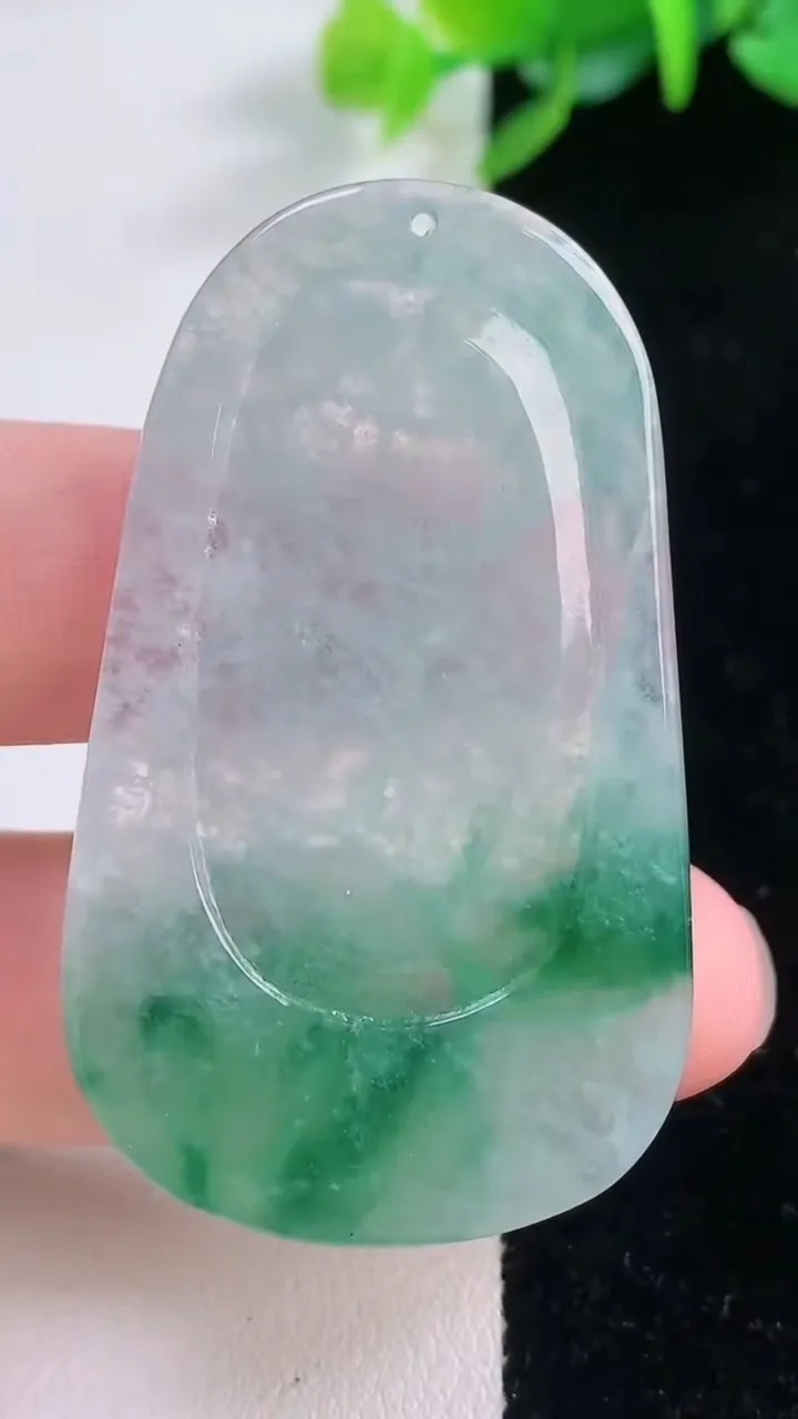 天然A货翡翠冰种飘花生肖兔吊坠，尺寸50-30-4.5，重量:14.28g
12月1日