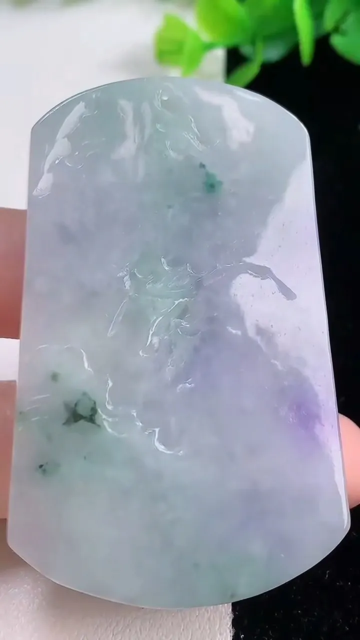 天然A货翡翠春带彩 紫罗兰飘花山水牌吊坠，尺寸61.8-39.3-5.9，重量:37.26g
12月1日