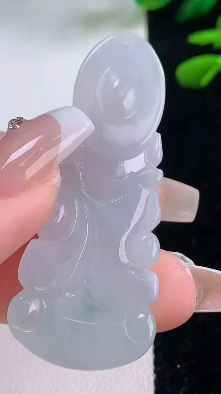 天然A货翡翠冰种飘花观音菩萨吊坠，尺寸53-21-5.7，重量:12.50g
12月2日