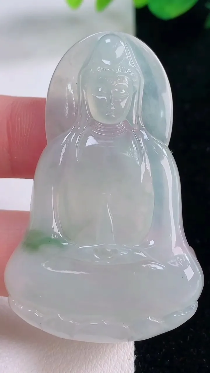 天然A货翡翠素衣观音吊坠，尺寸55-35.4-5.2，重量:17.83g
12月2日