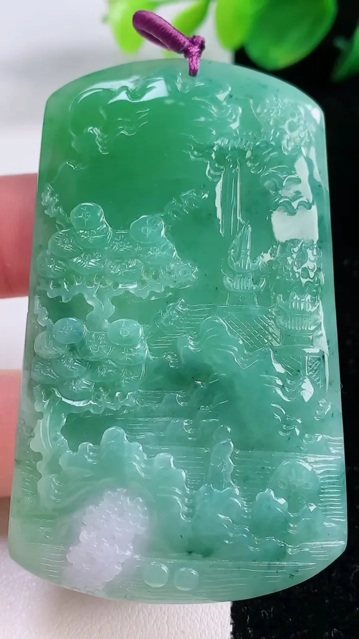 天然A货翡翠山水牌吊坠，尺寸64.4-38.2-6，重量:36.68g
12月2日