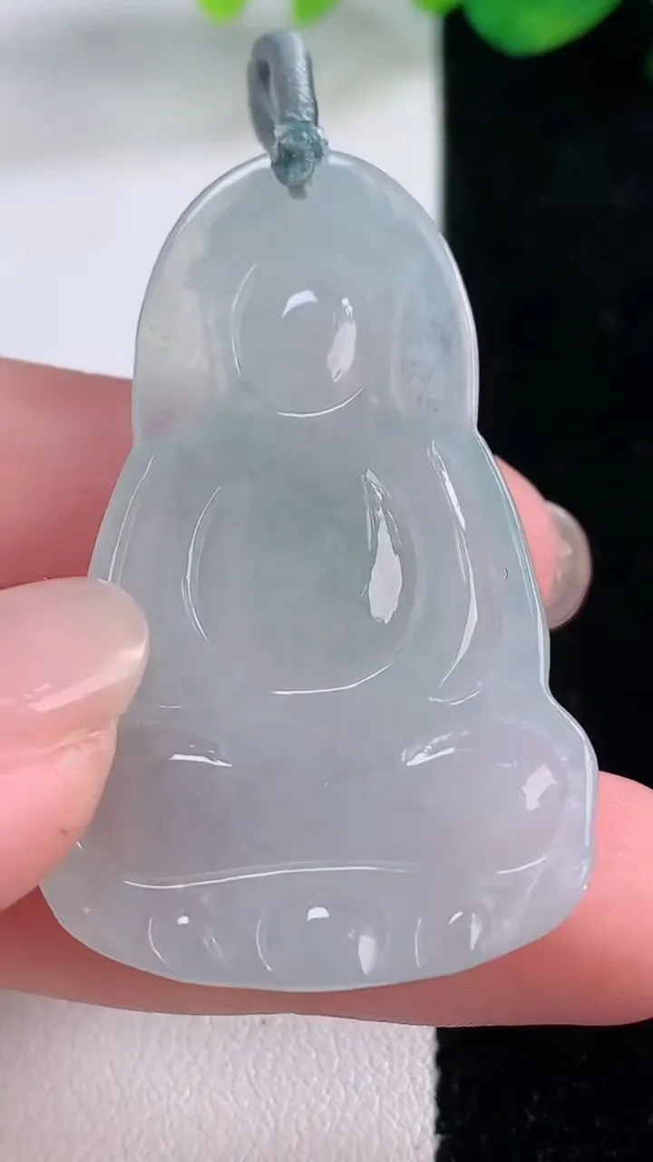 天然A货翡翠观音菩萨吊坠，尺寸44.4-28.6-6.2，重量:14.05g
12月2日