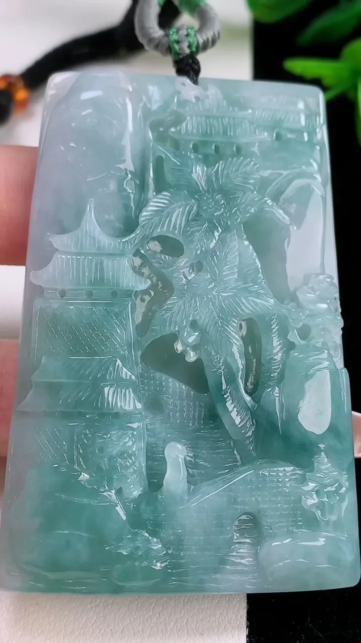 天然A货翡翠牌吊坠，尺寸68.8-46-7.8，重:59.47g
12月2日