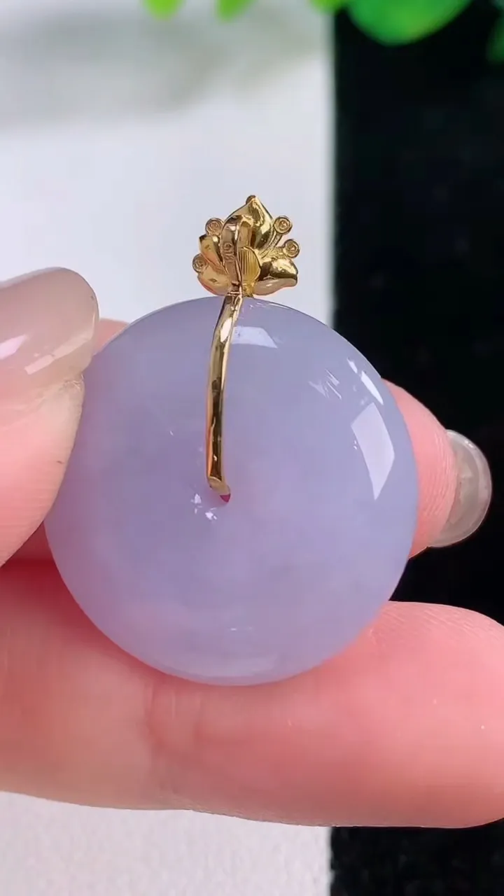 天然A货翡翠18K金紫罗兰平安扣吊坠，尺寸23.6-7.2，重量:9.12g
12月2日